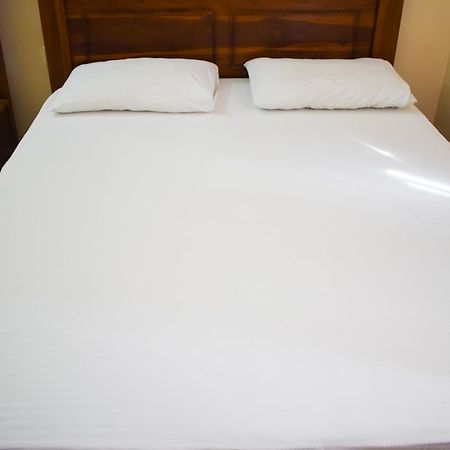 Yoho Adhikarana Mawatha Hotel Коломбо Екстериор снимка