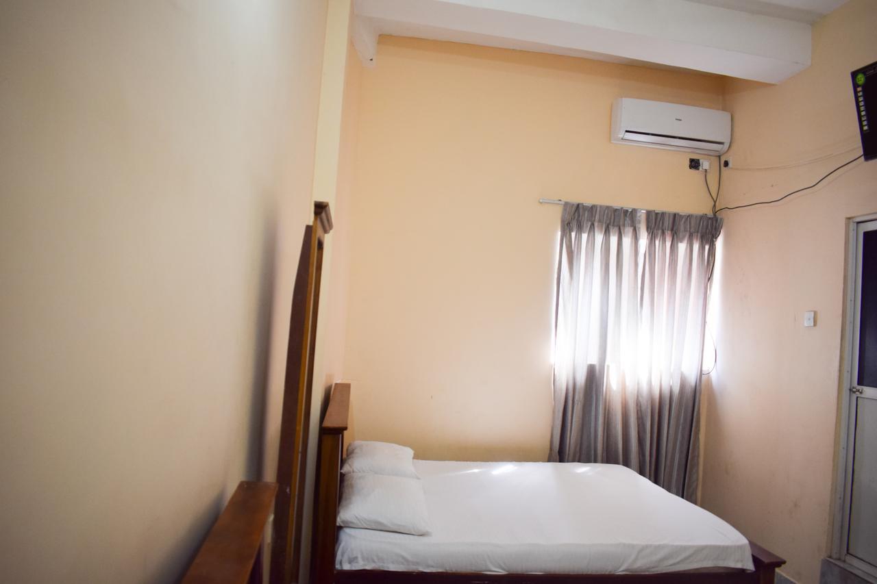 Yoho Adhikarana Mawatha Hotel Коломбо Екстериор снимка