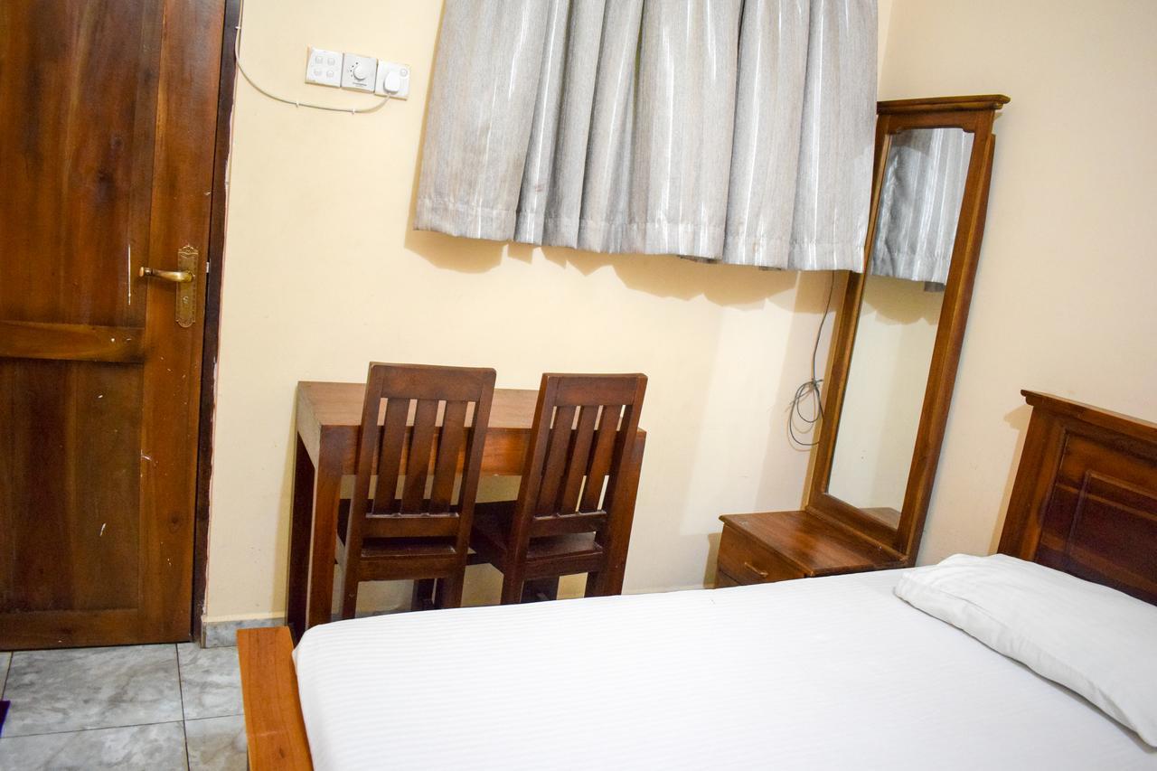 Yoho Adhikarana Mawatha Hotel Коломбо Екстериор снимка